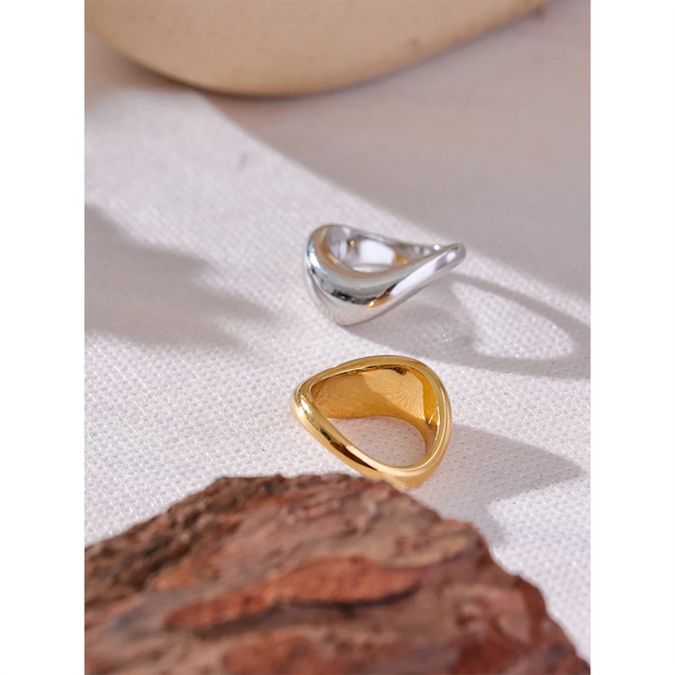 18K Gold Wave Ring